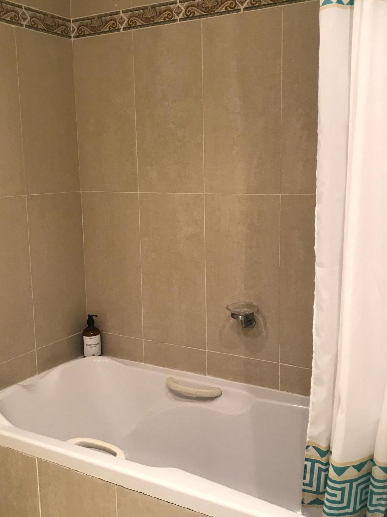 Habitacion Deluxe Con Bano Privado En Atalaya Apartagolf, Estepona Exteriér fotografie