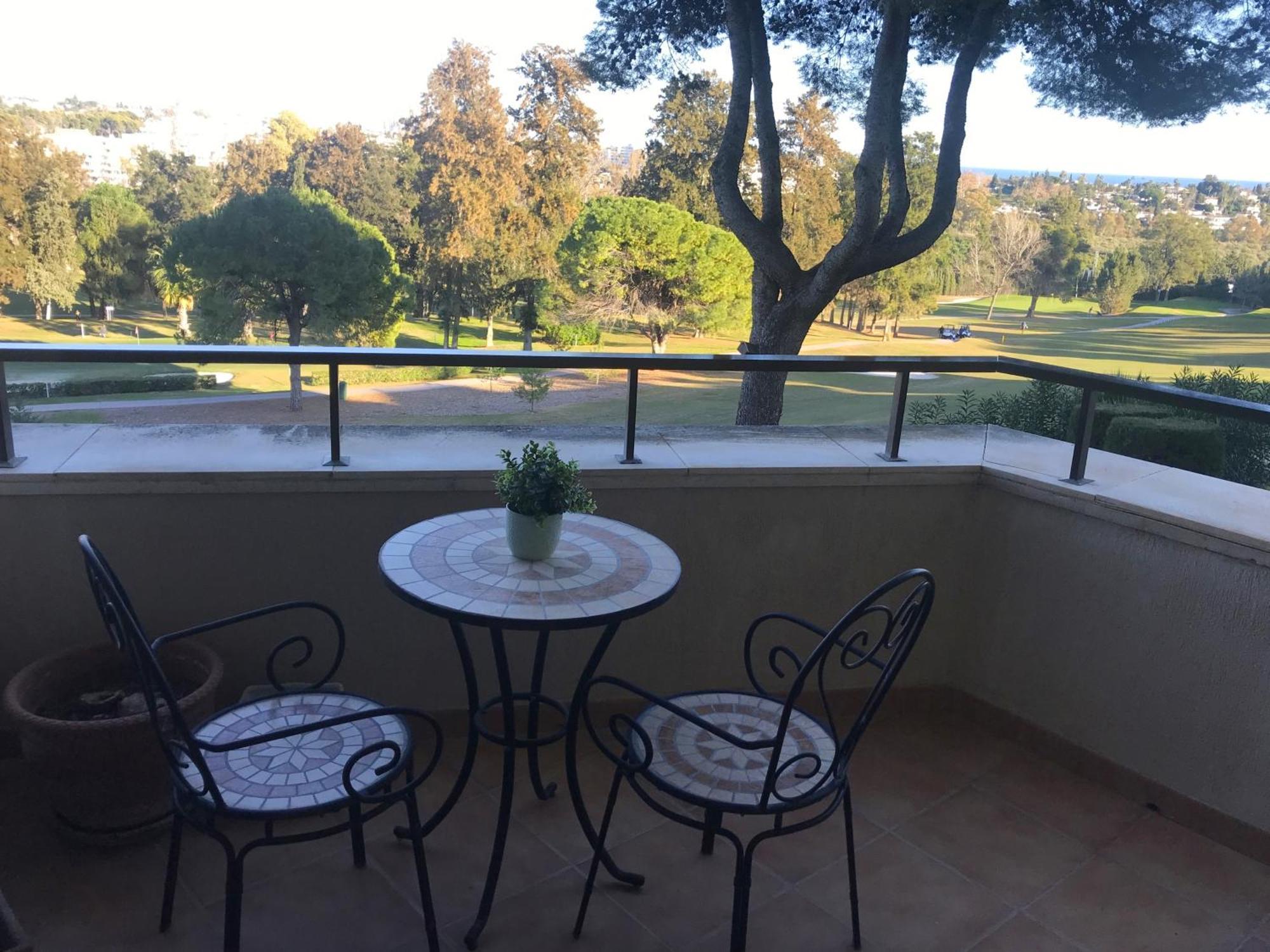 Habitacion Deluxe Con Bano Privado En Atalaya Apartagolf, Estepona Exteriér fotografie